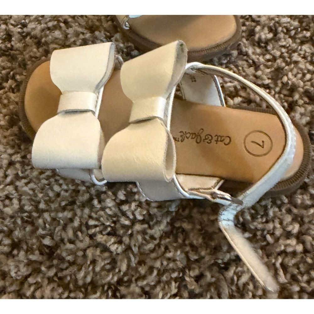 Cat & Jack Girls White Ruby Bow Sandals Size 7 - Picture 8 of 9